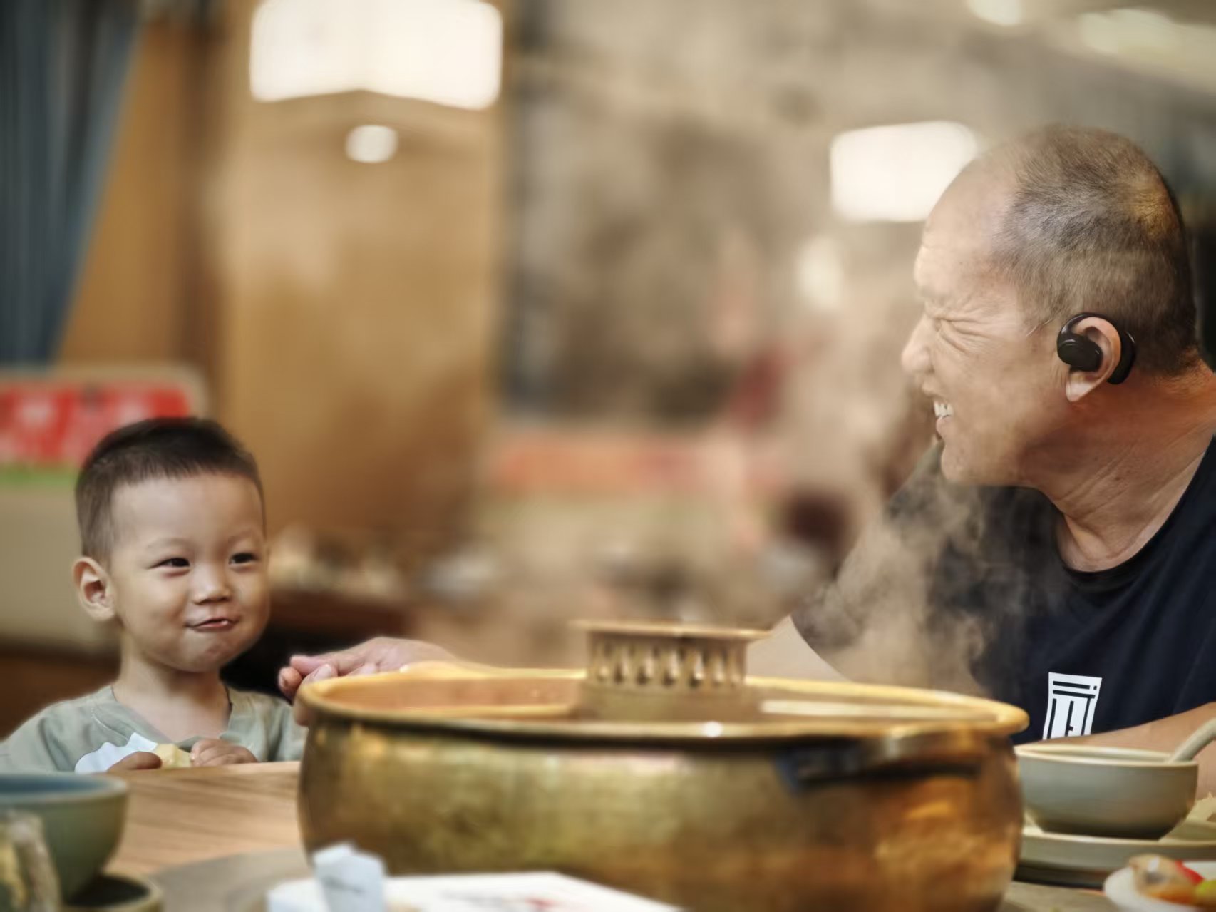 2024年6月 · 和爷爷吃火锅的合影